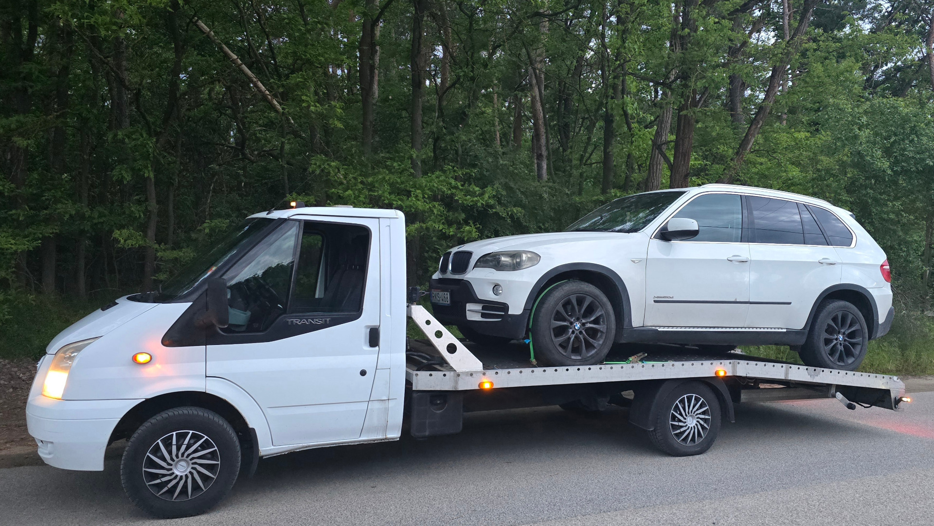 BMW X5 műszaki vizsgára szállítása